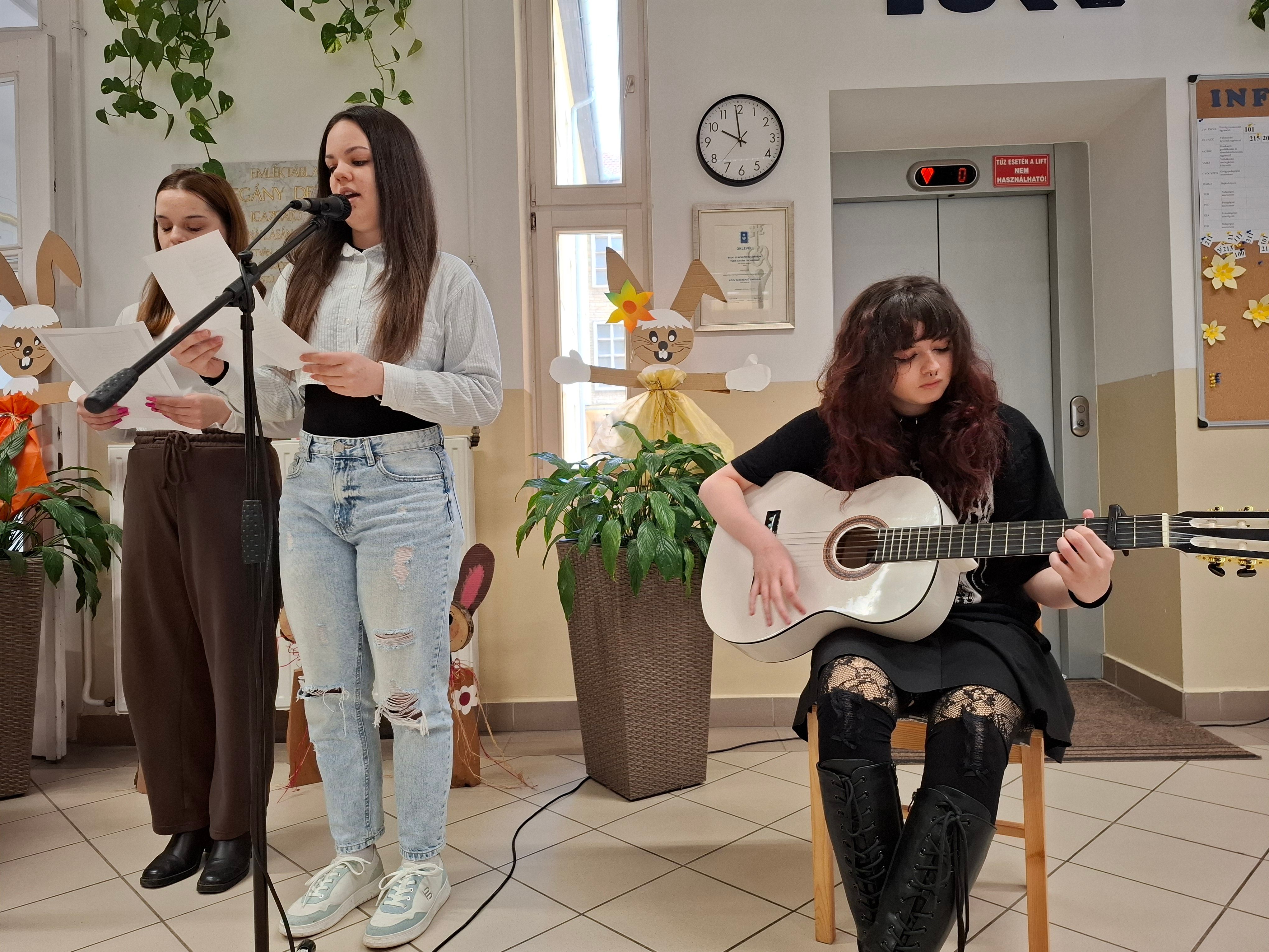 MAGYAR KÖLTÉSZET NAPJA 