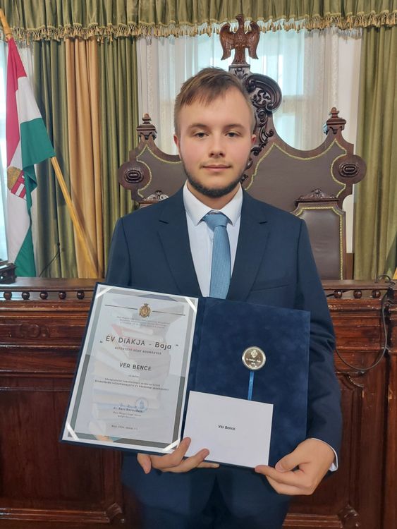 évdiákjabaja