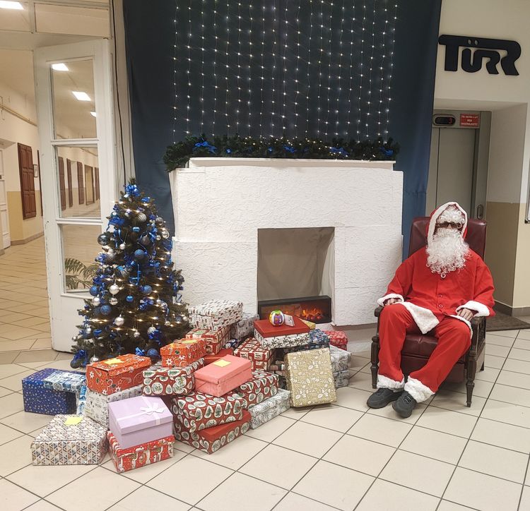 karácsonyi-adományok